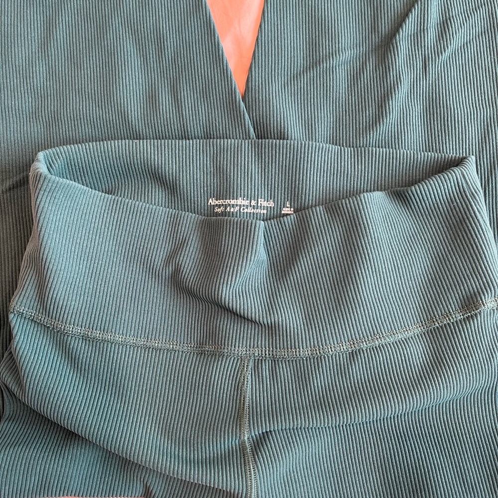 Abercrombie soft A&F Emerald green ribbed leggings